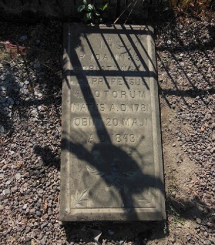 Płyta nagrobna Jana Bobiatyńskiego, cmentarz w Tarnopolu, stan z 2016 roku