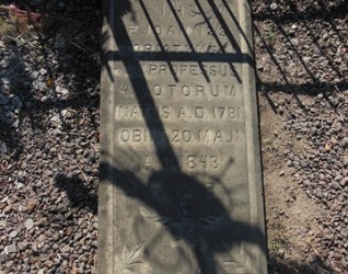 Płyta nagrobna Jana Bobiatyńskiego, cmentarz w Tarnopolu, stan z 2016 roku