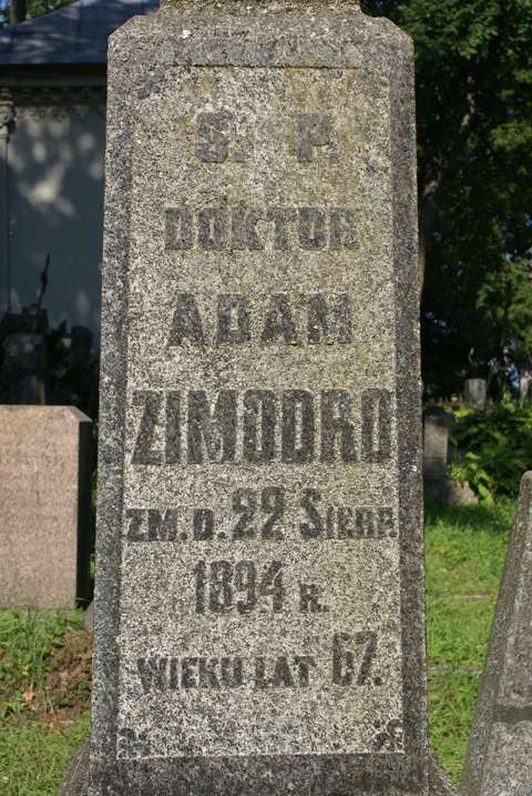 Nagrobek Adama i Antoniny Zimodro, cmentarz na Rossie w Wilnie, stan z 2013 r.