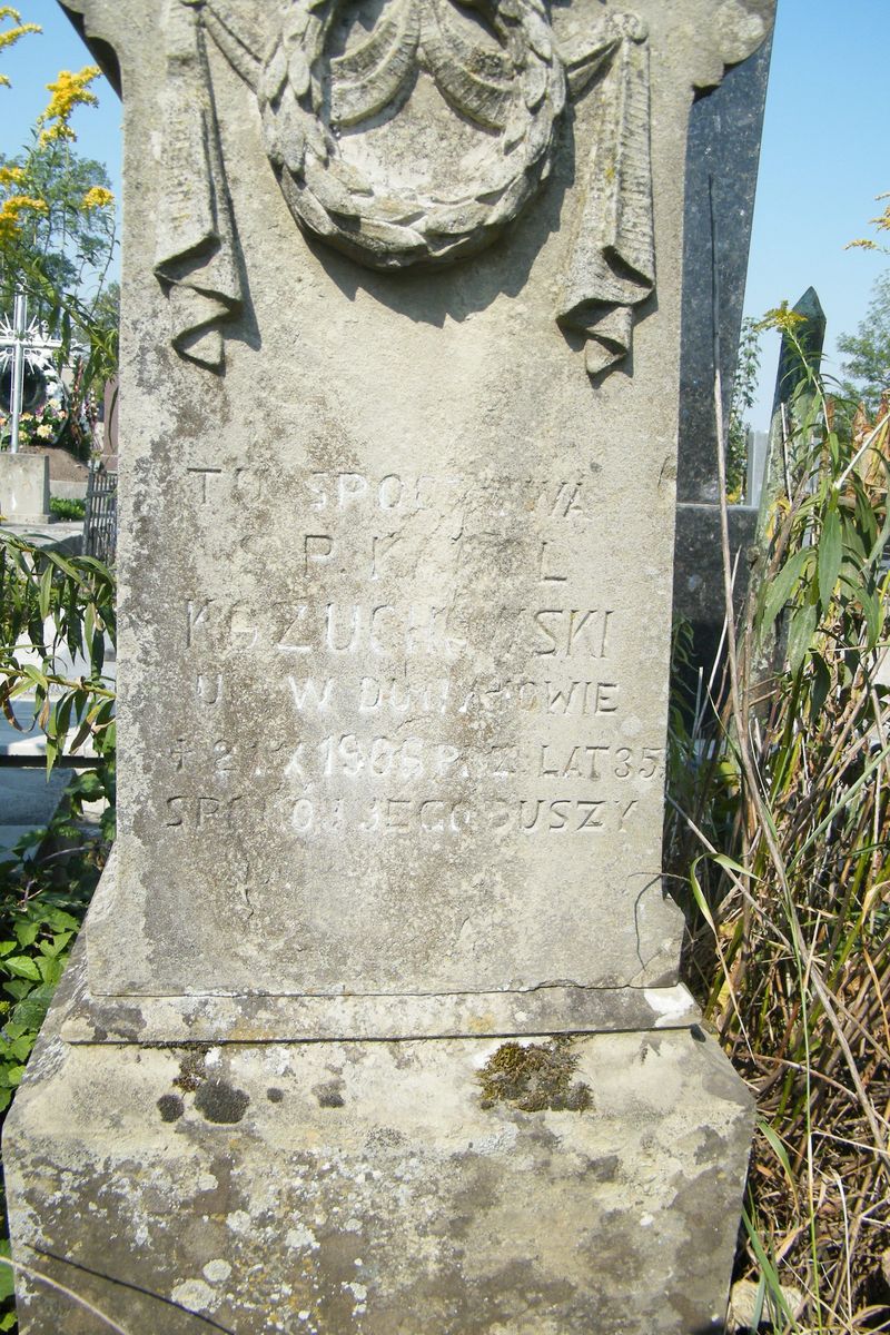 Fragment nagrobka Karola Kożuchowskiego, cmentarz w Tarnopolu, stan z 2016 r.