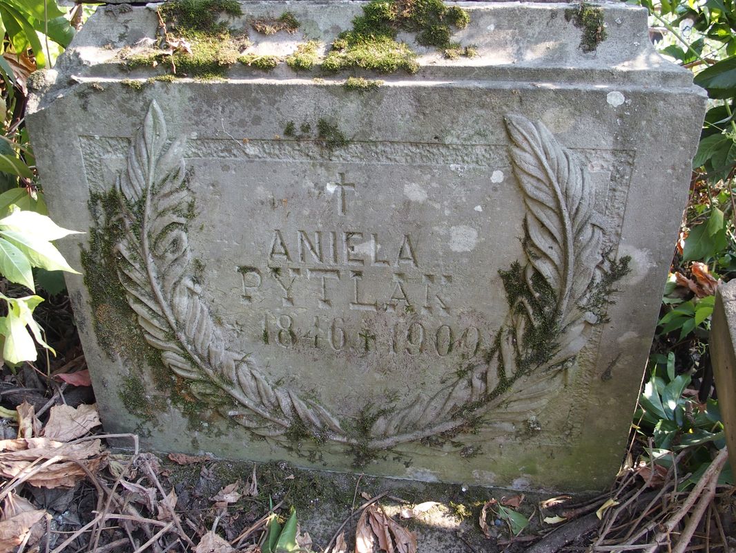 Fragment of the tombstone of Aniela Pytlak, Ternopil cemetery, as of 2016.