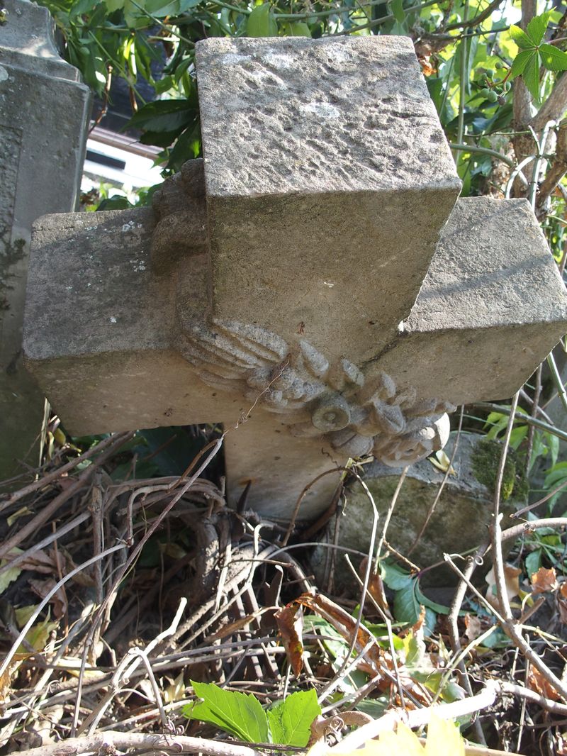 Fragment nagrobka Anieli Pytlak, cmentarz w Tarnopolu, stan z 2016 r.