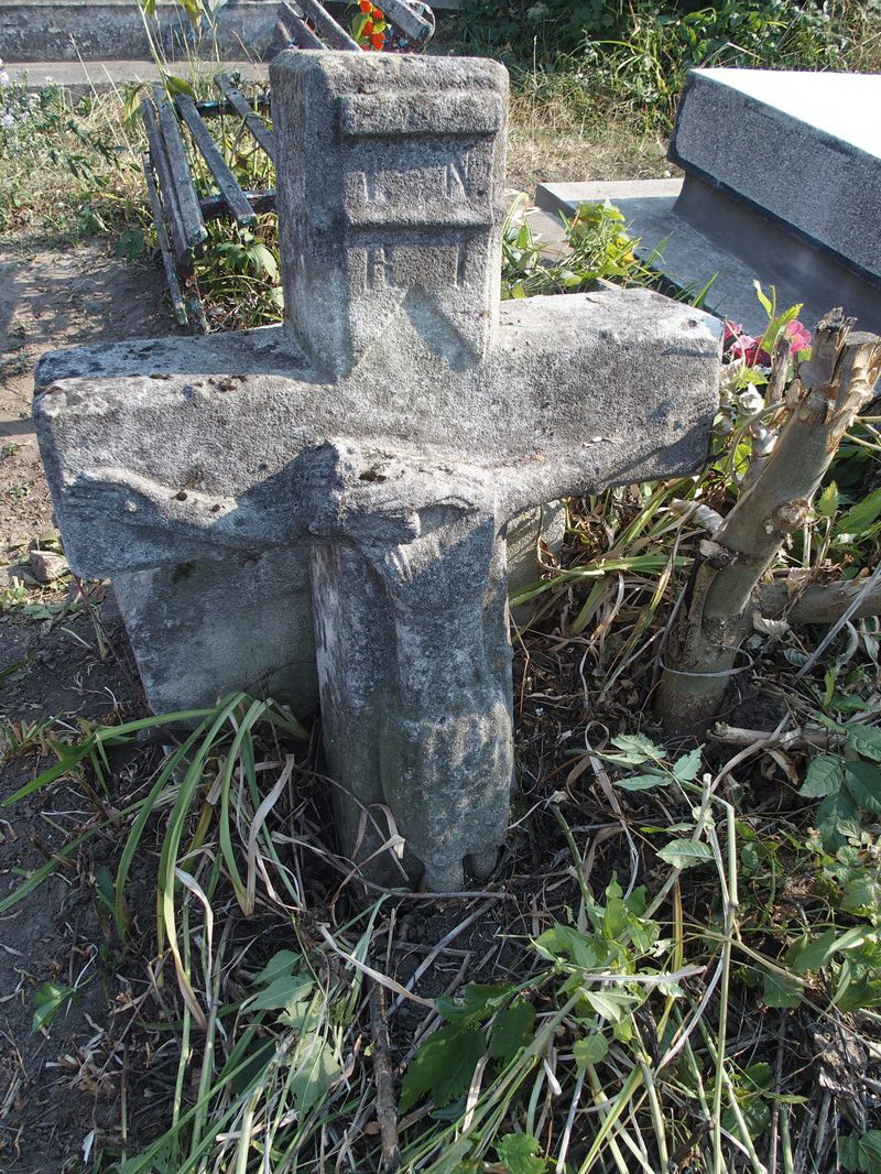 Fragment nagrobka Bronisławy Kaczorowskiej, cmentarz w Tarnopolu, stan z 2016 r.