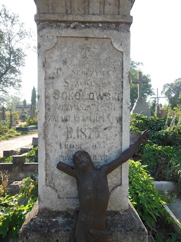 Fragment nagrobka Marii i Jacka Szczyrskich i Stanisława Sokołowskiego, cmentarz w Tarnopolu, stan z 2016 roku