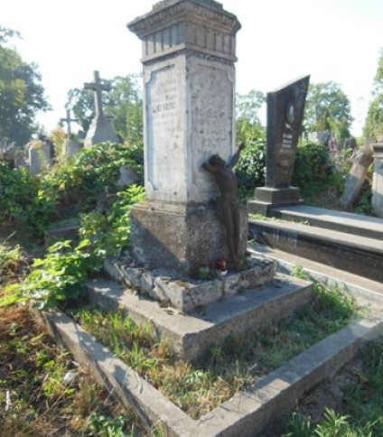 Nagrobek Marii i Jacka Szczyrskich i Stanisława Sokołowskiego, cmentarz w Tarnopolu, stan z 2016 roku