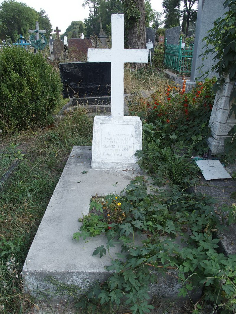 Tombstone of Maria Kwolik and Slawik Terlecki, Ternopil cemetery, as of 2016.