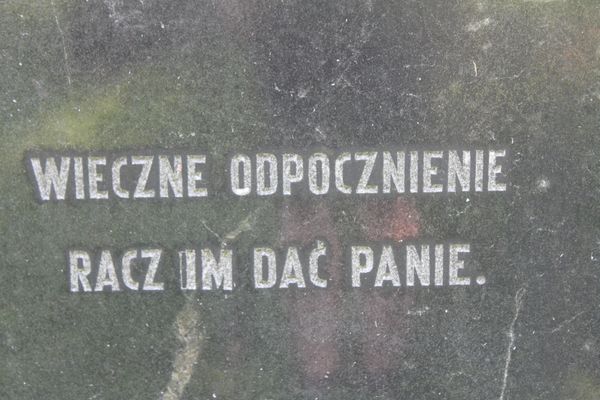 Inscription from the gravestone of Dmitri and Maria Moroz, Na Rossie cemetery in Vilnius, as of 2013