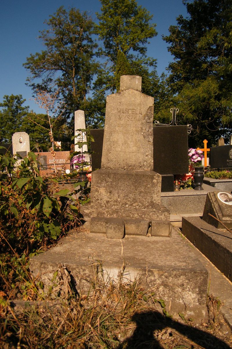 Marcela Myszka's tombstone, Ternopil cemetery, as of 2016.