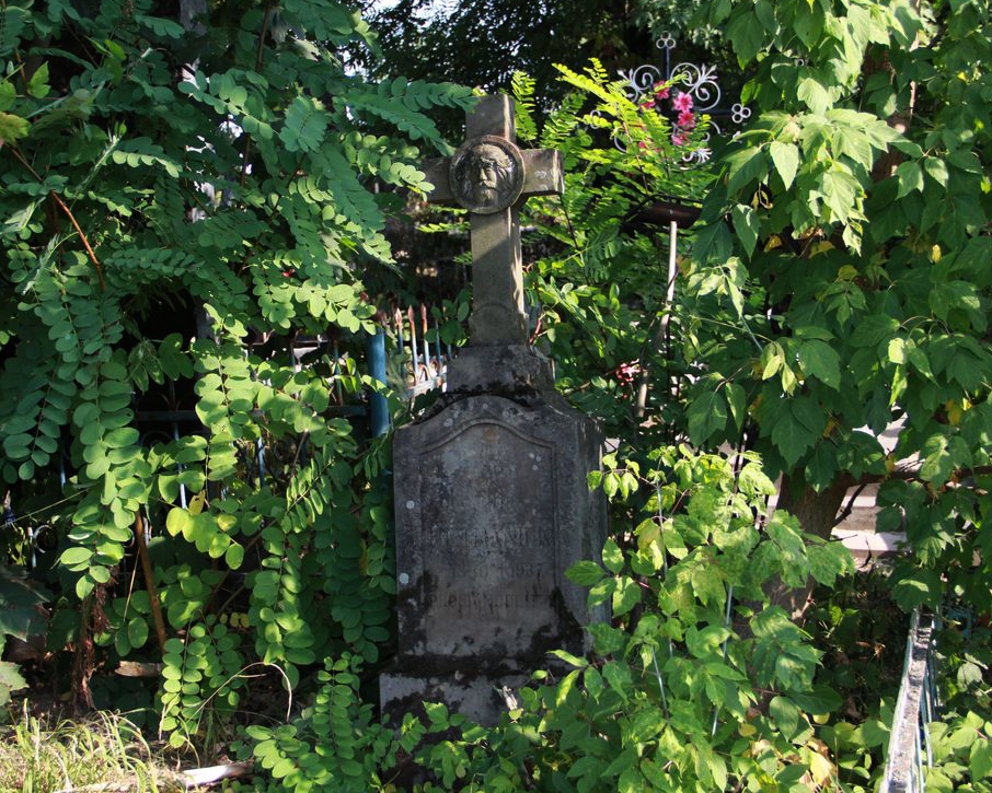 Tombstone of Karol Hetmaniuk, Ternopil cemetery, as of 2016.