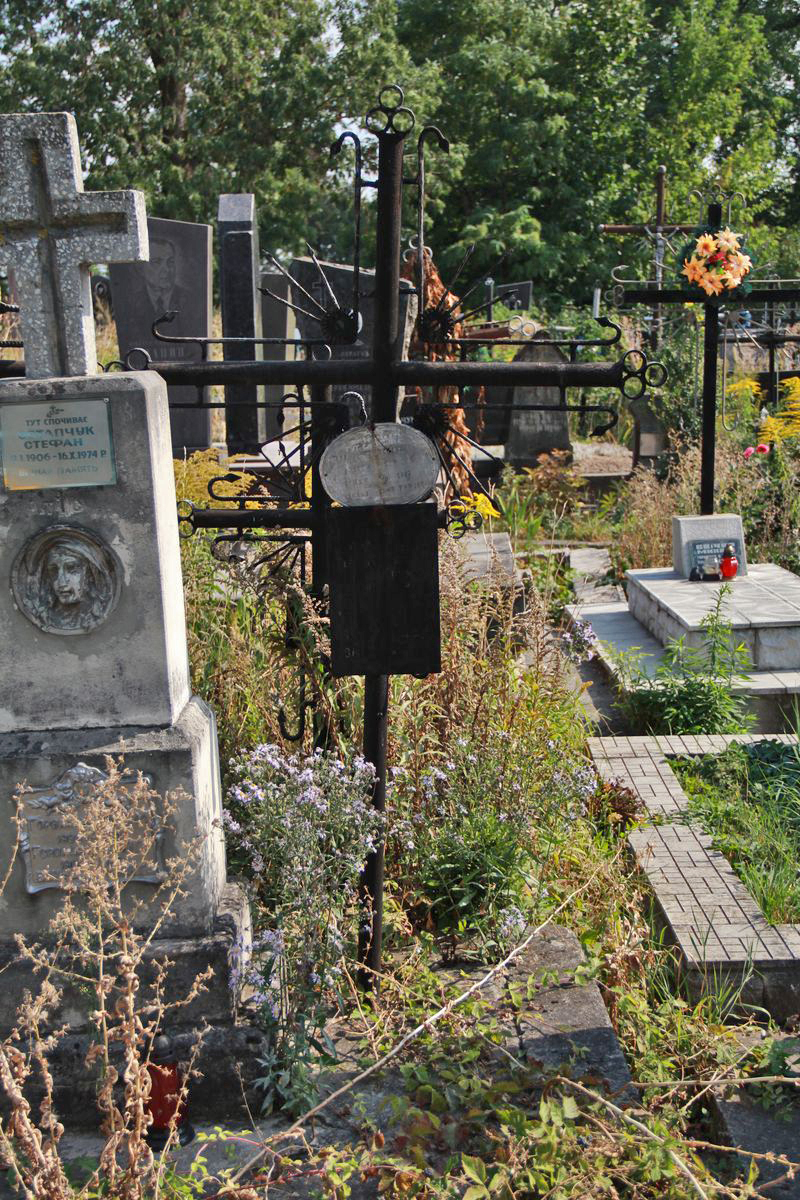 Nagrobek Stefana Horochiwskyi, cmentarz w Tarnopolu, stan z 2016 r.