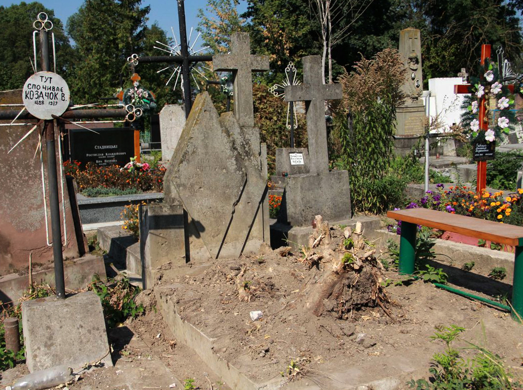 Nagrobek Filomeny Pieklo, cmentarz w Tarnopolu, stan z 2016 r.