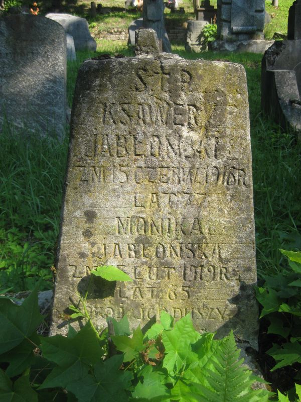 Inscription on the gravestone of Ksawery and Monika Jablonski, Na Rossie cemetery in Vilnius, as of 2013