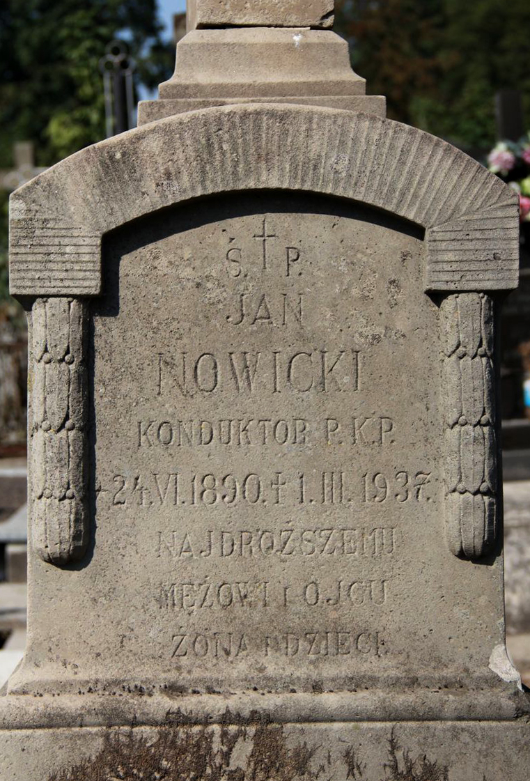 Tombstone of Jan Nowicki, cemetery of the former Ternopil district, as of 2016.
