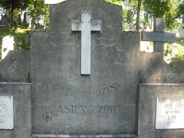 Fragment of the tomb of the Jasiewicz family, Na Rossie cemetery in Vilnius, as of 2013
