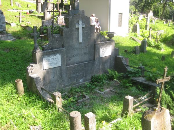 Tomb of the Jasiewicz family, Na Rossie cemetery in Vilnius, as of 2013