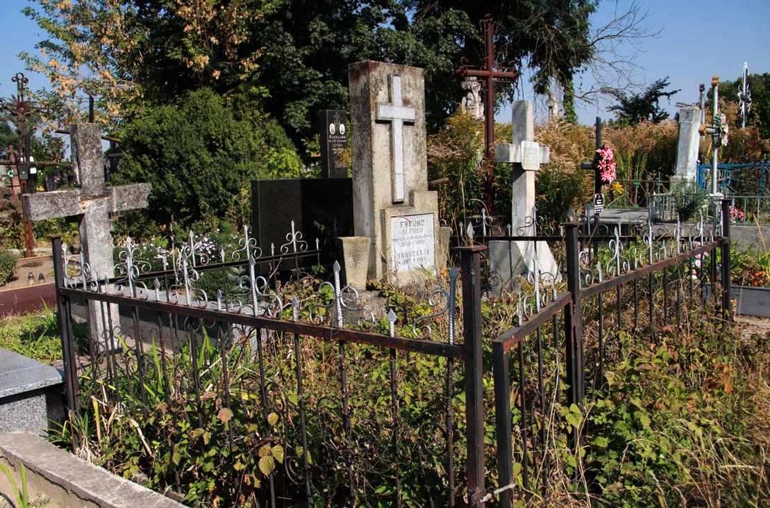 Nagrobek Alfreda i Anastazji Freund, cmentarz w Tarnopolu, stan z 2016 r.