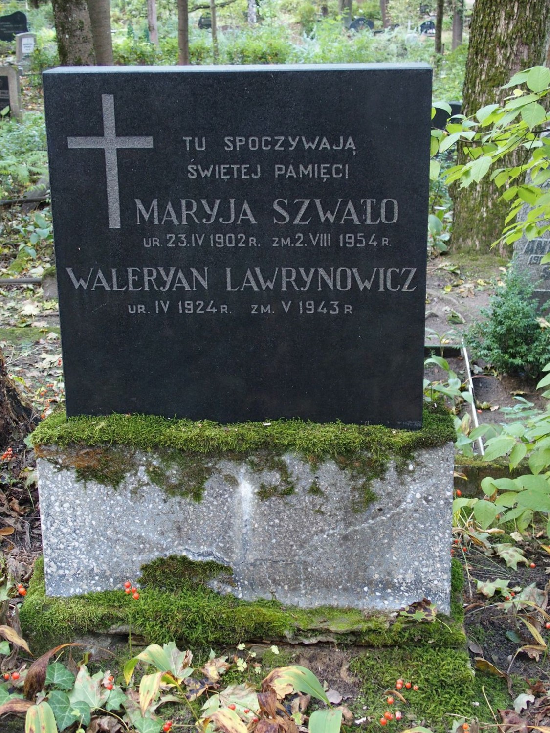 Nagrobek Waleriana Lawrynowicza i Marii Szwało, cmentarz św. Michała w Rydze, stan z 2021 r.