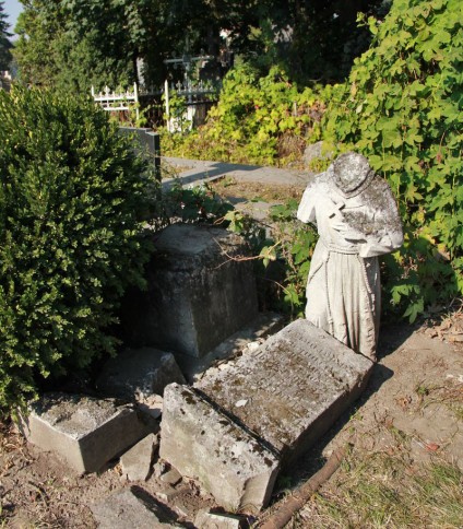 Nagrobek Franciszka i Józefa Wilk, cmentarz w Tarnopolu, stan z 2016 r.