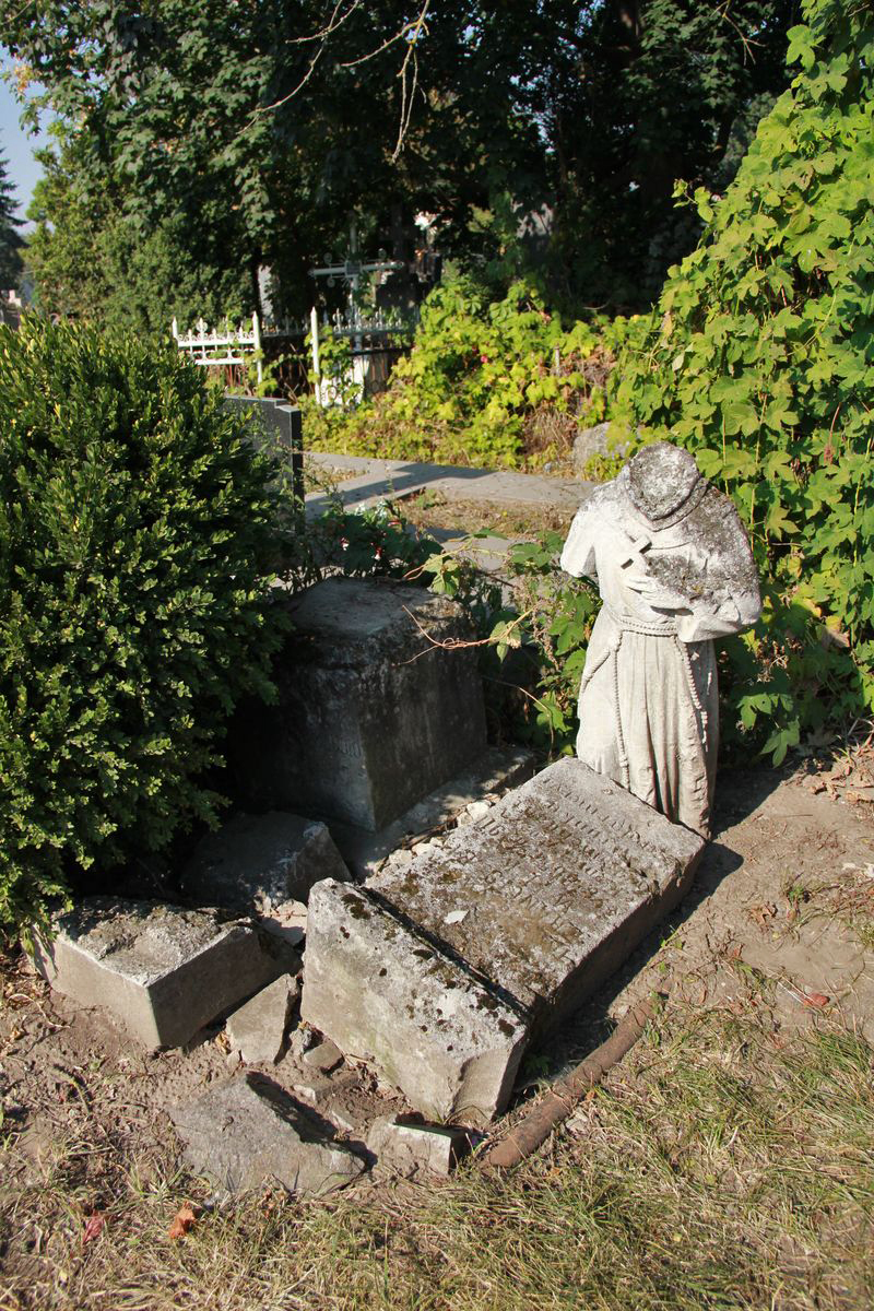 Nagrobek Franciszka i Józefa Wilk, cmentarz w Tarnopolu, stan z 2016 r.
