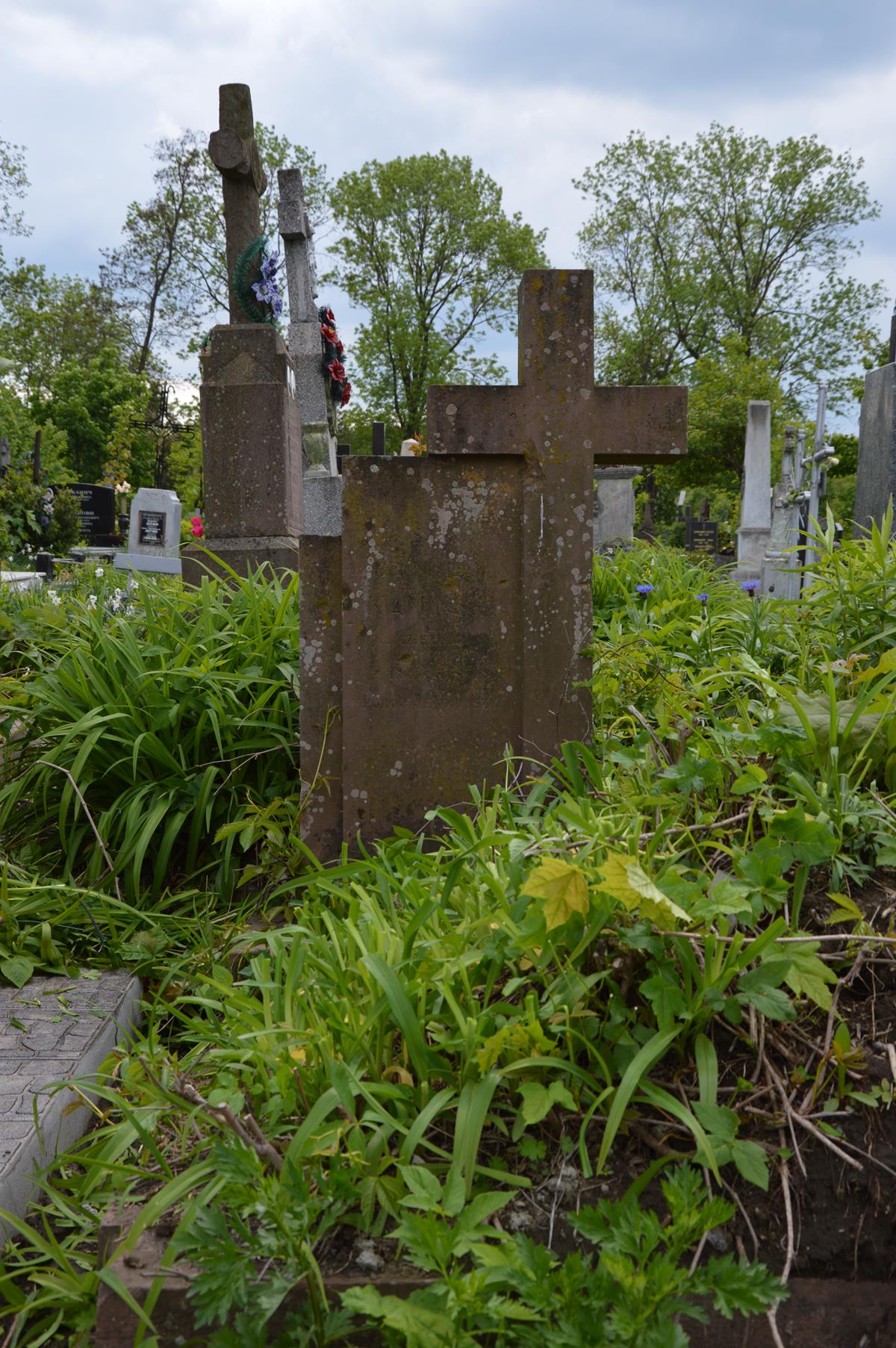 Nagrobek Bronisława Kamińskiego, cmentarz w Tarnopolu, stan z 2016 roku