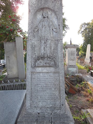Fragment nagrobka Urszuli i Stanisława Bielińskich, cmentarz w Tarnopolu, stan z 2016 roku