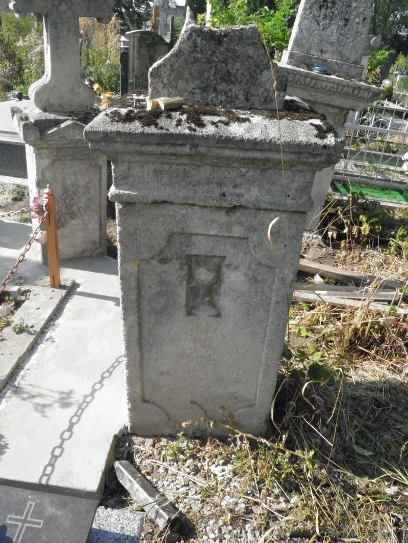 Fragment nagrobka Jana Uciurkiewicza, cmentarz w Tarnopolu, stan z 2016