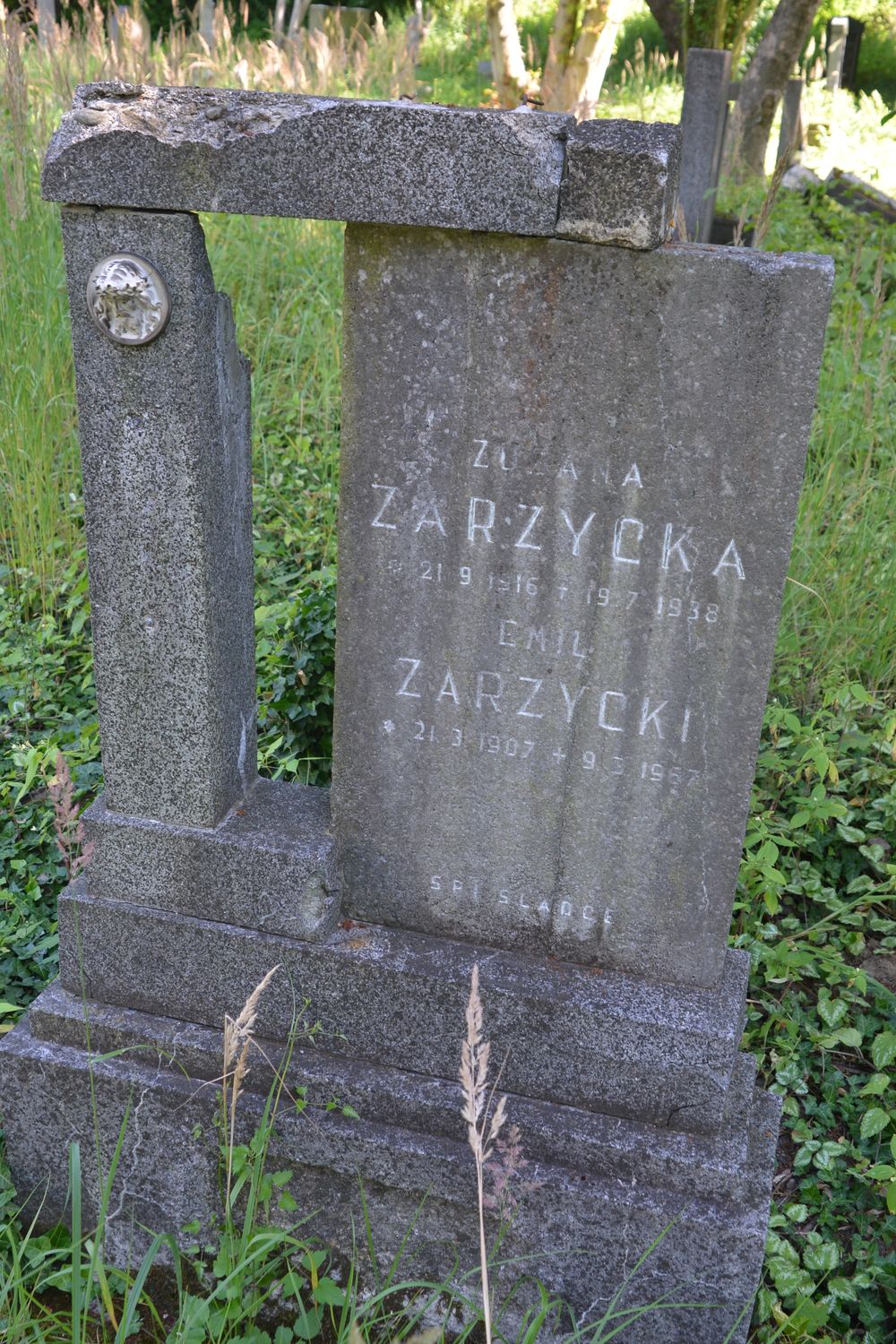 Tombstone of Emil and Zuzana Zarzycka, cemetery in Karviná Mexico, Czech Republic, as of 2022