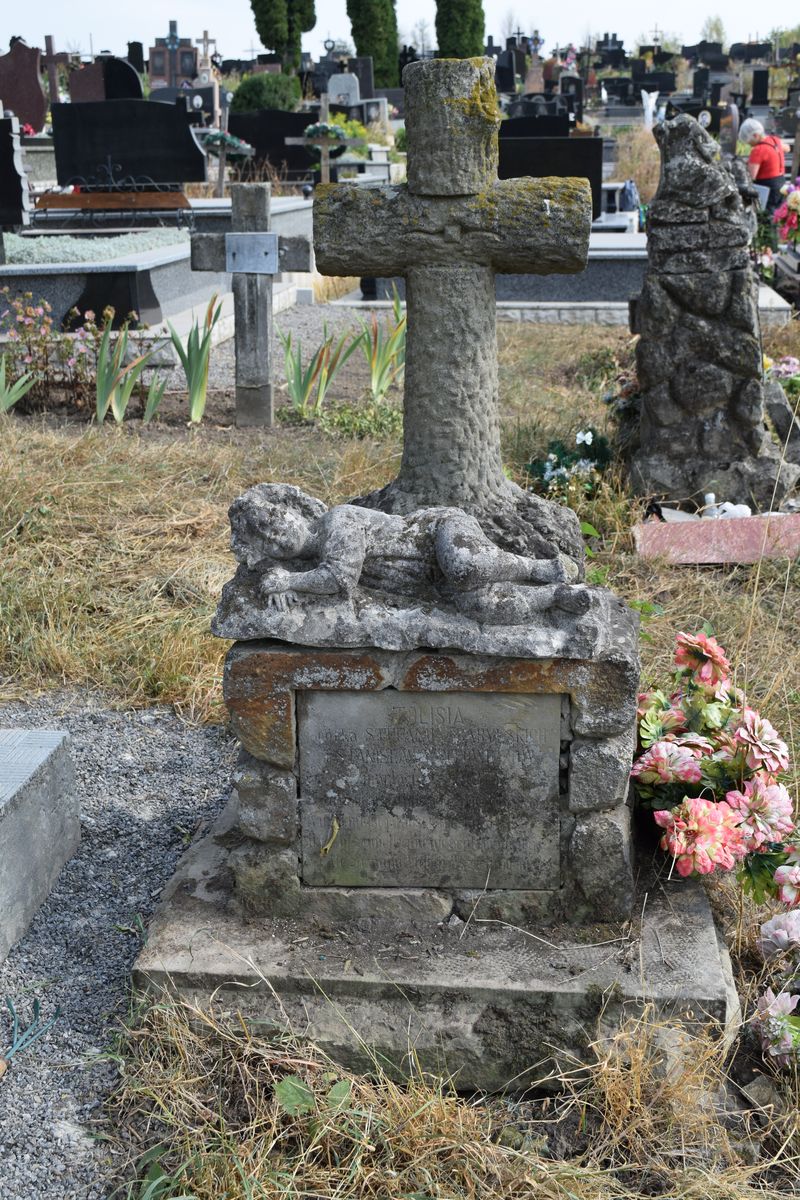 Tombstone of Ludmika Mali and Antonina Sitowicz, Ternopil cemetery, pre-2016 state