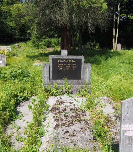 Nagrobek rodziny Firlowej, cmentarz w Karwinie Meksyku, stan z 2022 r.