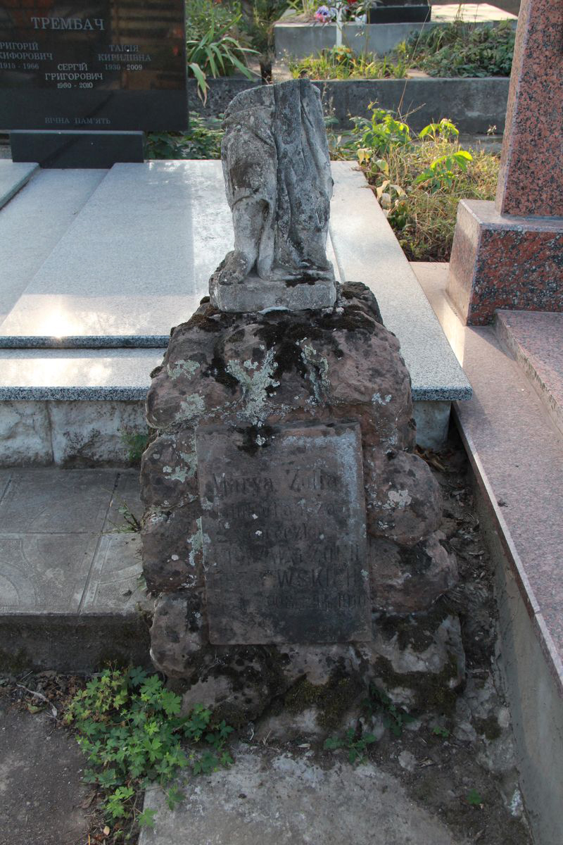 Tombstone of Maria Ostrovskaya, Ternopil cemetery, as of 2016.