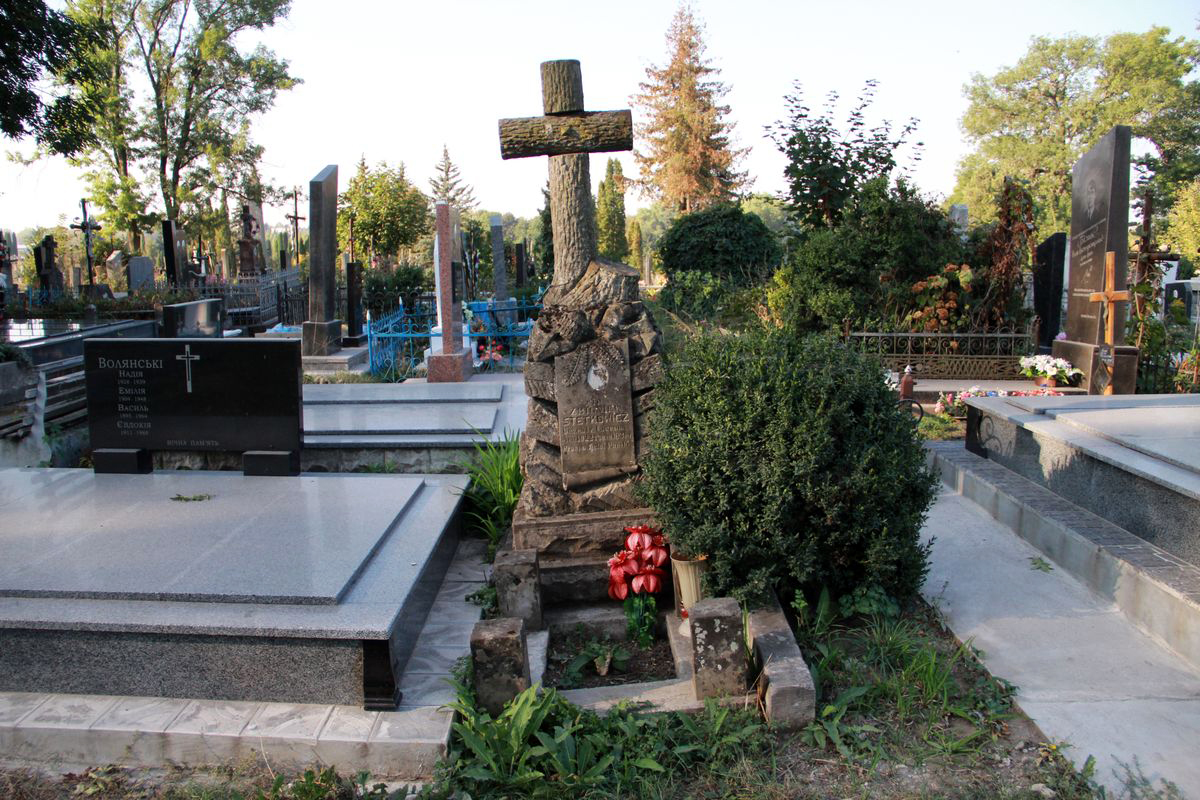 Tombstone of Zbigniew Stetkevich, Ternopil cemetery, as of 2016.