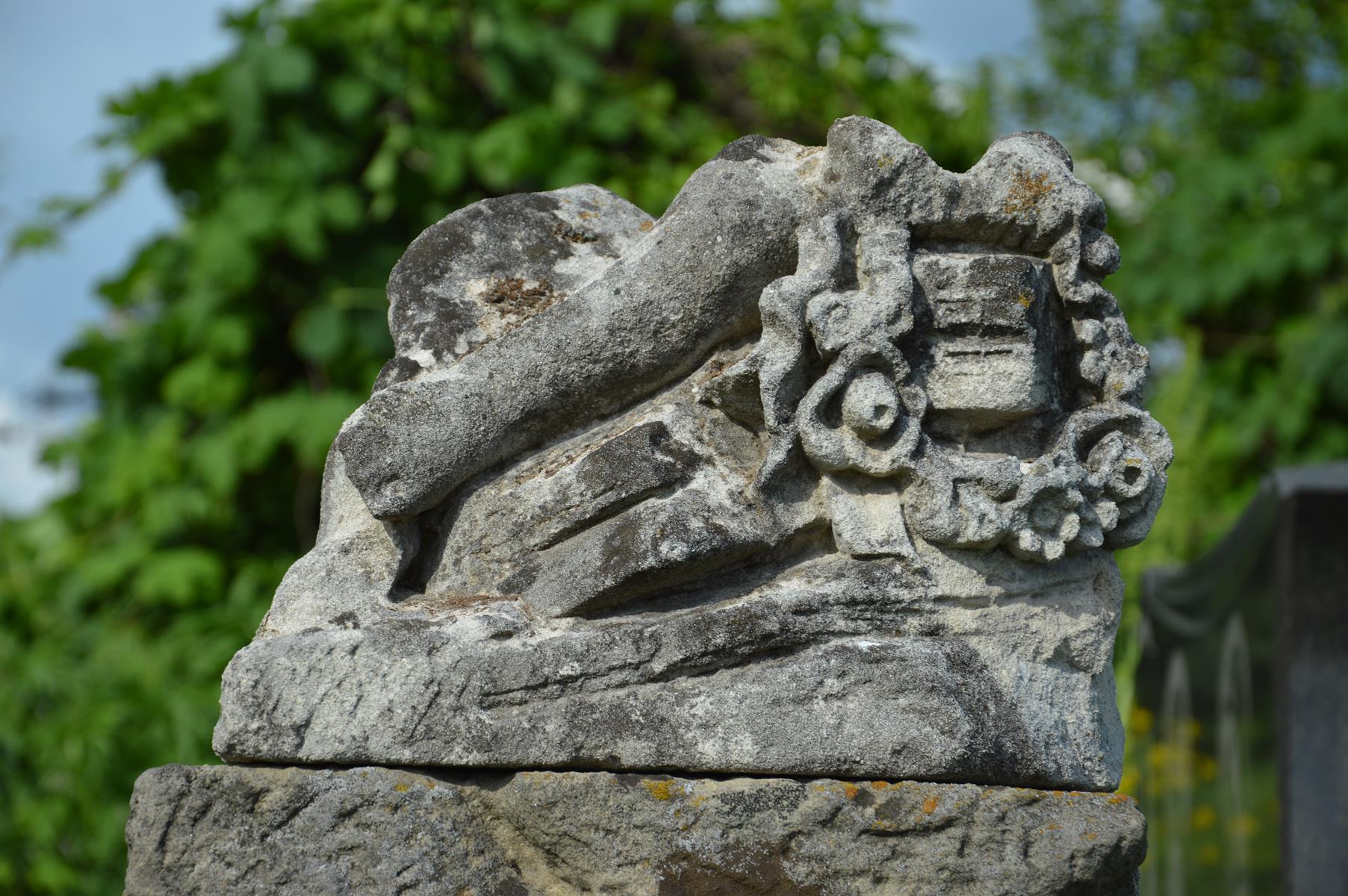 Nagrobek Romana Czekaniowskiego, zwieńczenie, cmentarz w Tarnopolu, stan przed 2016