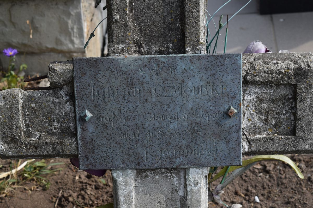 Tombstone of Ignacy Ozdowski, fragment with inscription, Ternopil cemetery, state before 2016