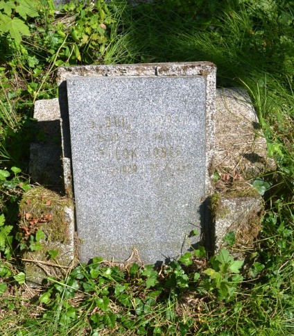 Nagrobek Andreja Slovika i Josefa Poloka, cmentarz w Karwinie Meksyku w Czechach, stan z 2022 roku