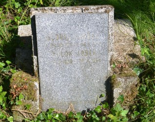 Nagrobek Andreja Slovika i Josefa Poloka, cmentarz w Karwinie Meksyku w Czechach, stan z 2022 roku