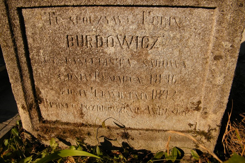 Inscription on the tombstone of Felix Burdowicz, Ternopil cemetery, 2016 status