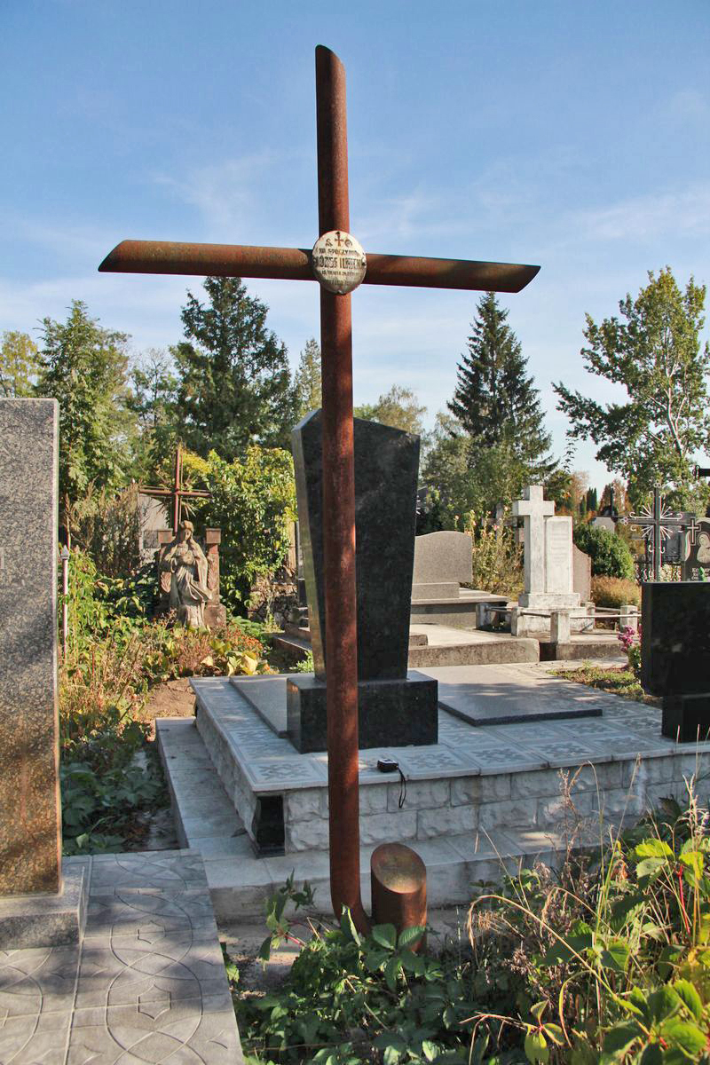 Tombstone of Jozef Ilnitski, Ternopil cemetery, as of 2016.