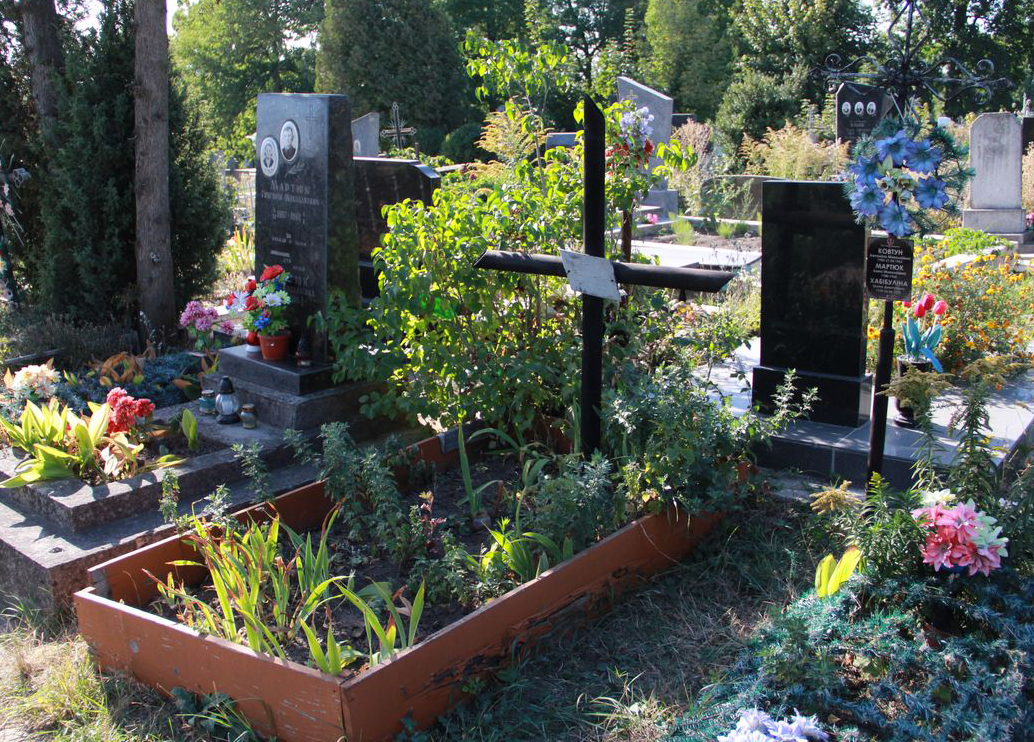 Nagrobek Edwarda Kobylnika, cmentarz w Tarnopolu, stan z 2016 r.