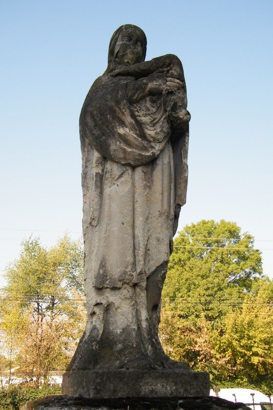 Figura na nagrobku N.N. Lewicka, cmentarz w Tarnopolu, stan z 2016
