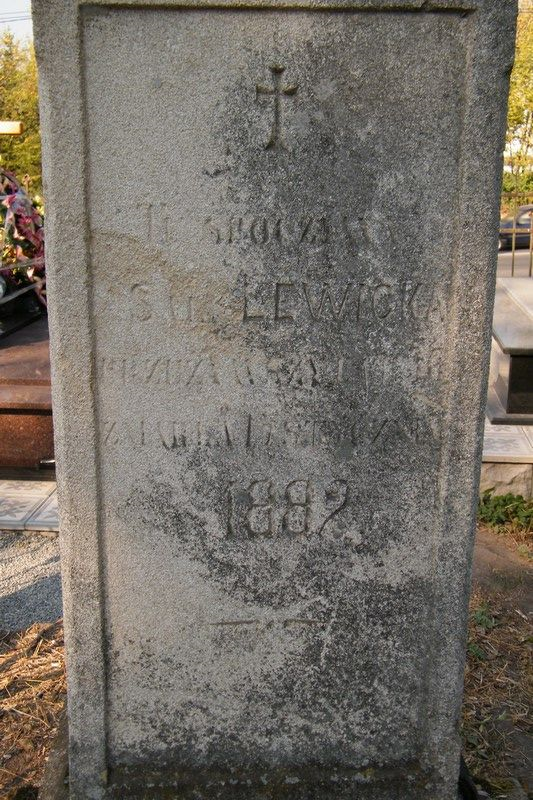 Inskrypcja na nagrobku N.N. Lewicka, cmentarz w Tarnopolu, stan z 2016