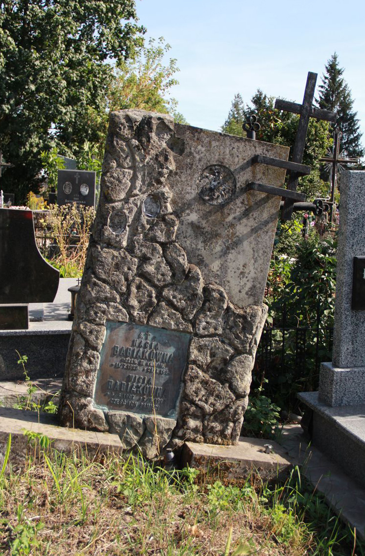 Nagrobek Natalii i Wiktorii Babiak, cmentarz w Tarnopolu, stan z 2016 r.