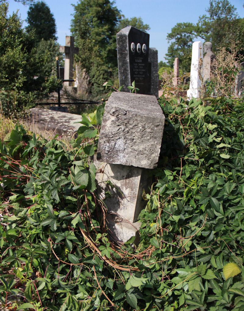 Tombstone of Magdalena Tkacz, Ternopil cemetery, as of 2016.