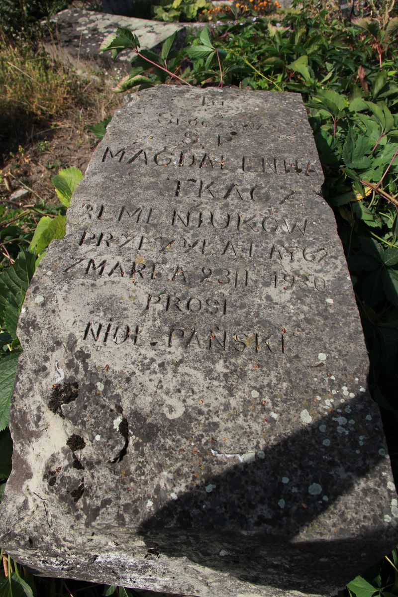 Nagrobek Magdaleny Tkacz, cmentarz w Tarnopolu, stan z 2016 r.