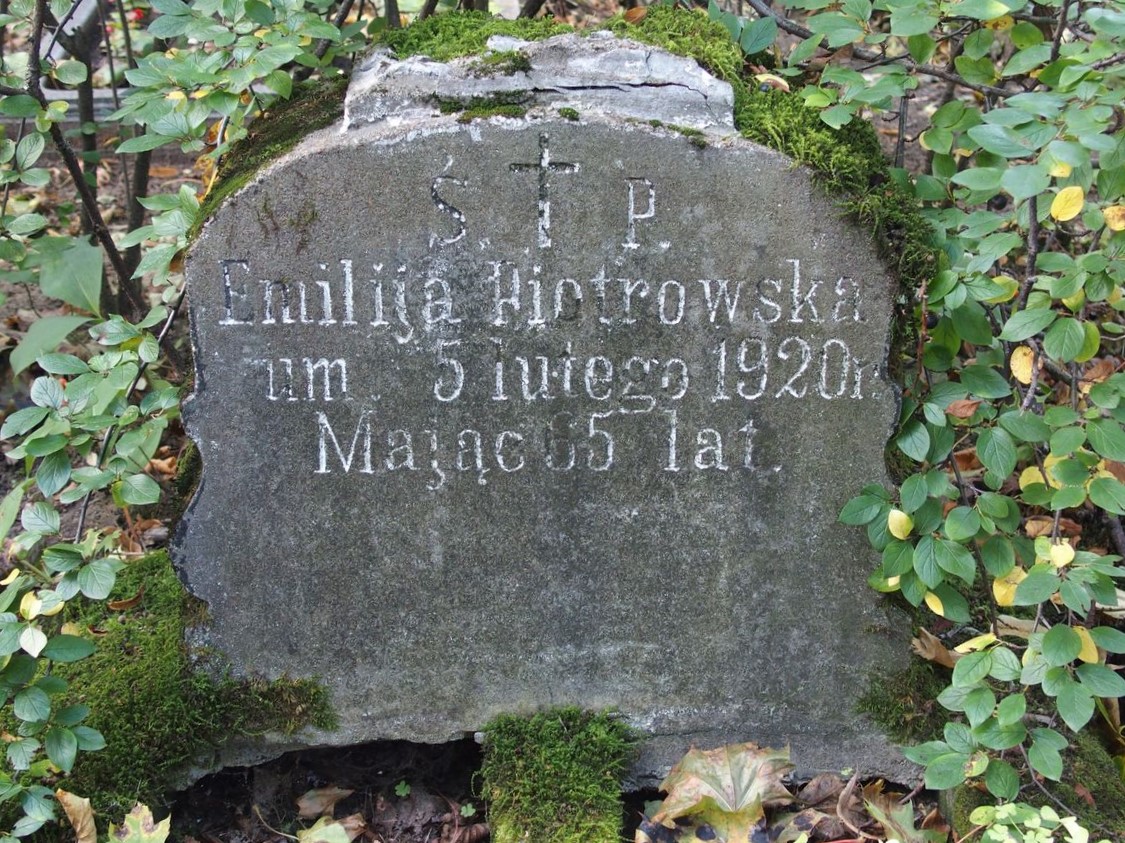 Inscription from the gravestone of Emilia Piotrowska, St Michael's cemetery in Riga, as of 2021.