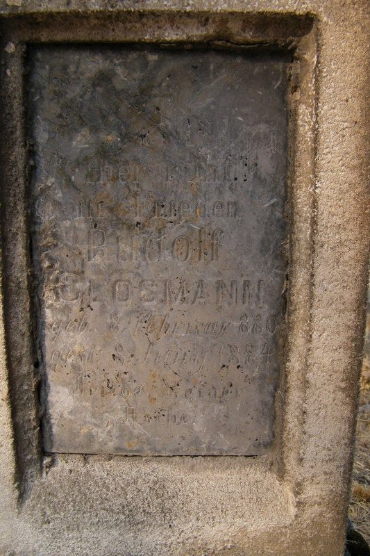 Inskrypcja na nagrobku Rudolfa Closmann, cmentarz w Tarnopolu, stan z 2016