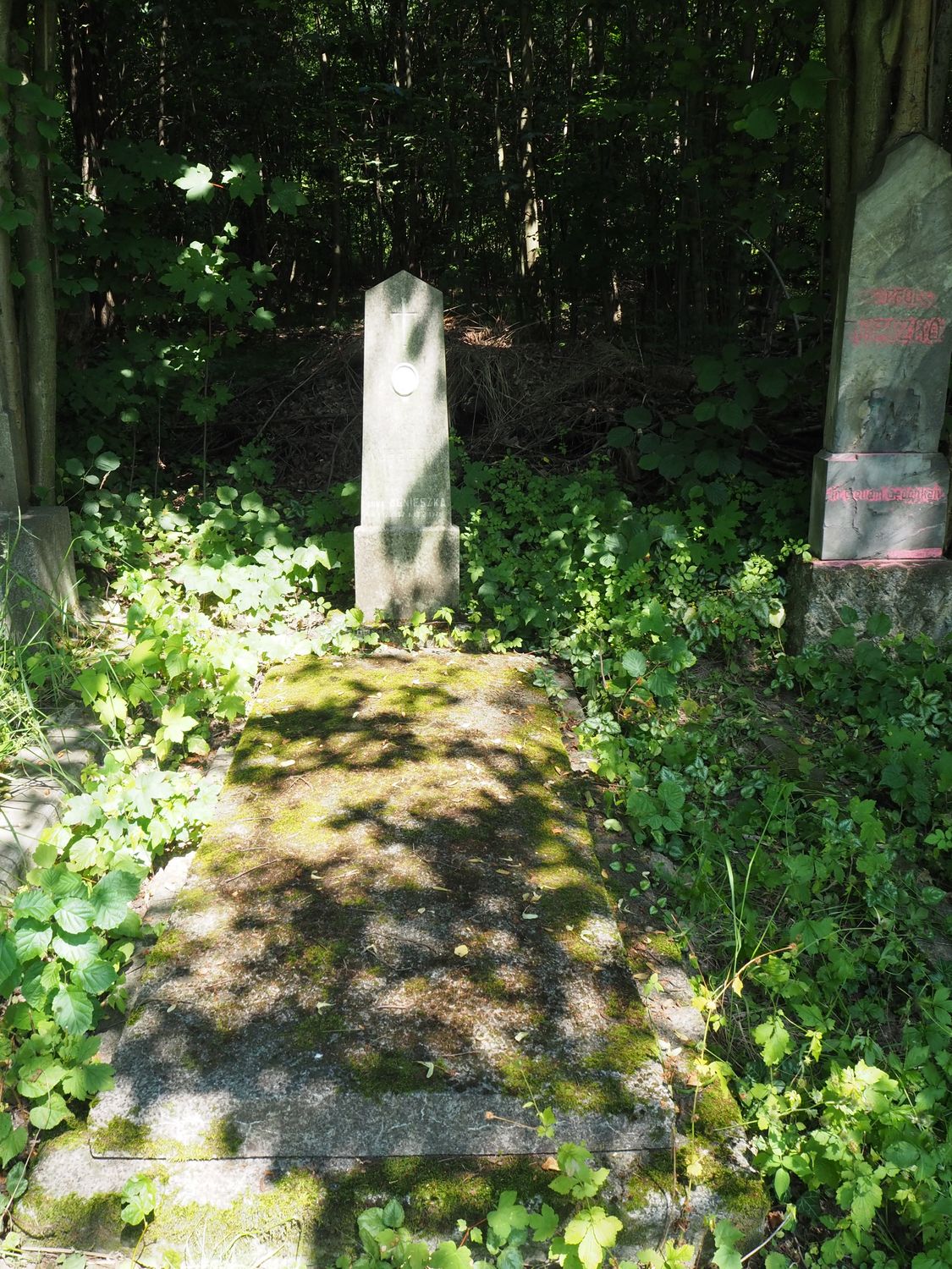 Tombstone of Agnes and Karol Kubeczek, cemetery in Karviná Mexico, as of 2022.