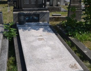 Grobowiec rodziny Wraników, cmentarz w Karwinie Dołach w Czechach, stan z 2022 roku