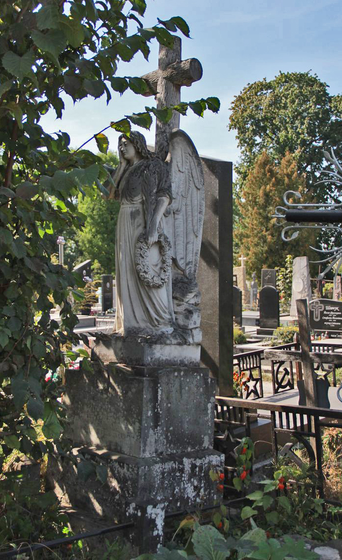 Tombstone of Stanislawa Harasiewicz, Ternopil cemetery, as of 2016.