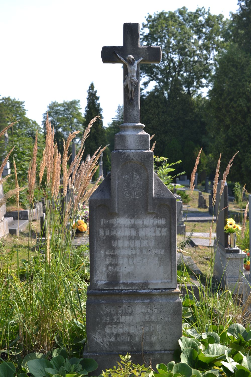 Grobowiec rodziny Wraników, cmentarz w Karwinie Dołach w Czechach, stan z 2022 roku