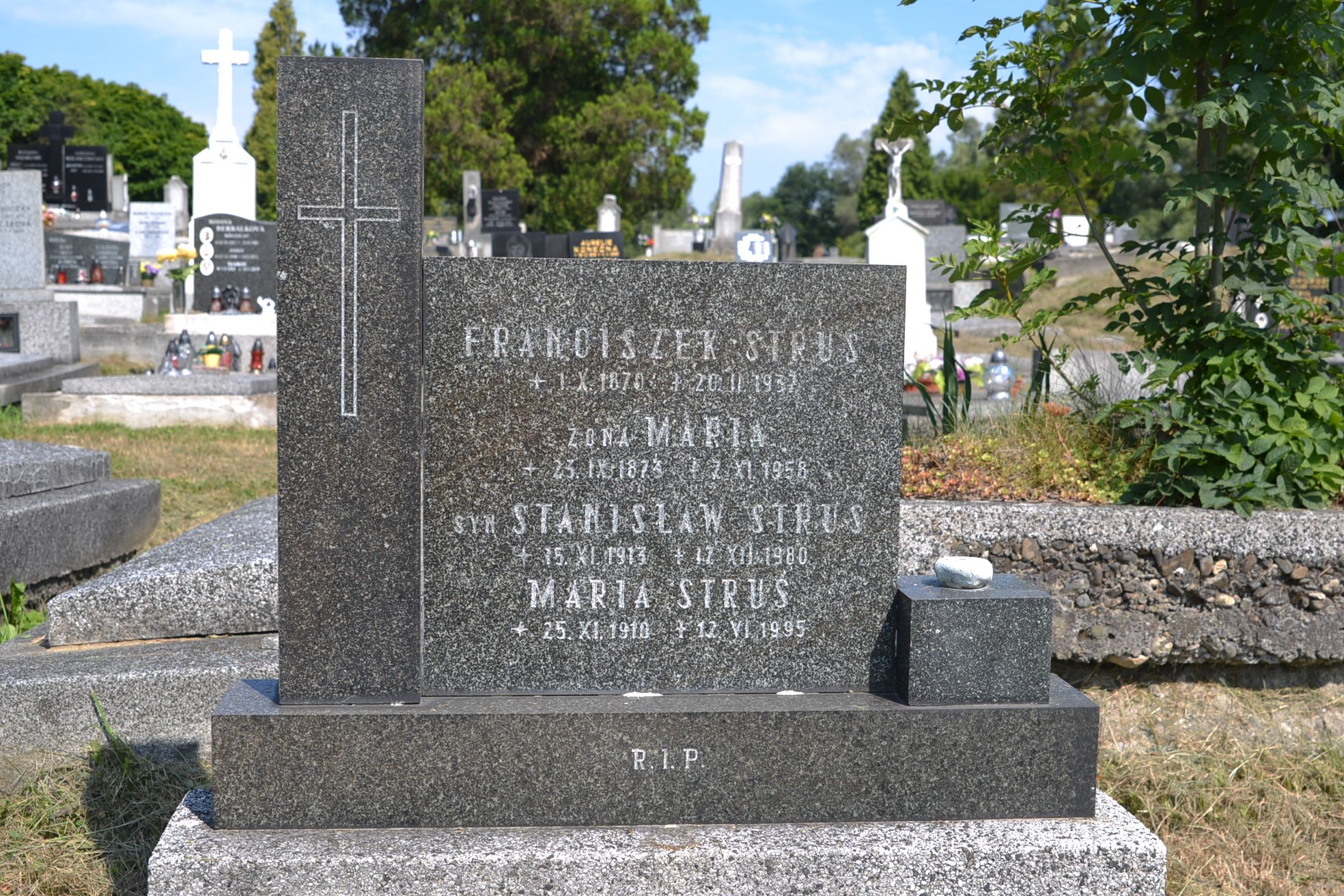 Grobowiec rodziny Strusiów, cmentarz w Karwinie Dołach w Czechach, stan z 2022 roku